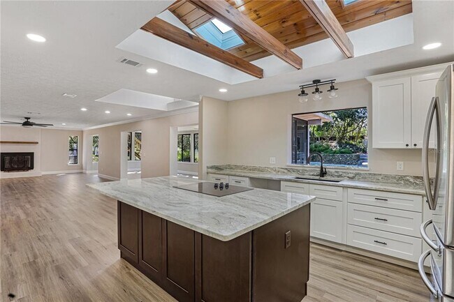 Building Photo - 2830 SE 31st St