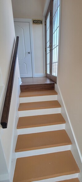 Building Photo - 6119 N Wolcott Ave