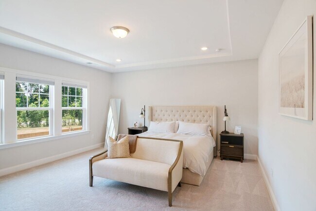 Building Photo - Chapel Hill 5 Bedroom/ 3 bath Home Gourmet Kitchen Fireplace and Fenced yard!