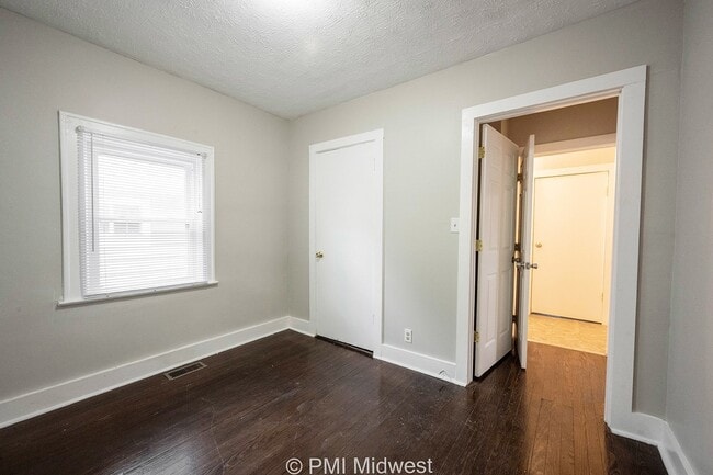 Building Photo - 1621 E 49th St