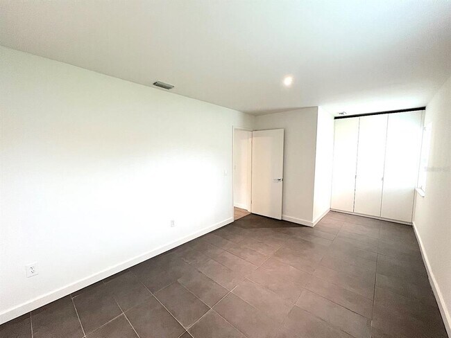 Building Photo - 19 Cedarfield Ct