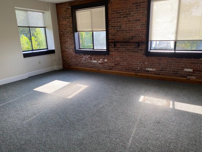 Building Photo - 300 Church St