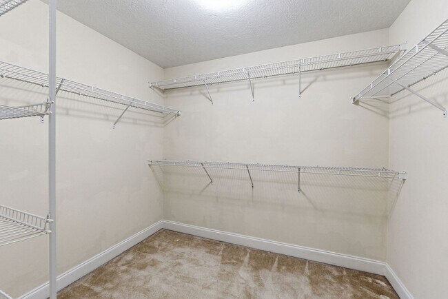 Building Photo - 330 Gardenia Dr