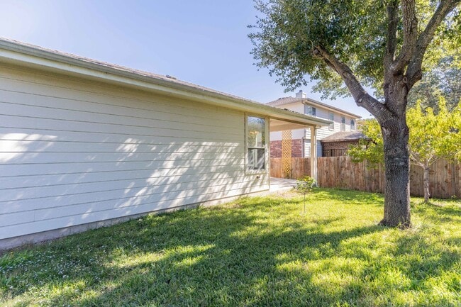 Building Photo - 509 Foxford Run Dr
