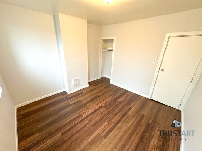 Building Photo - 3 bedroom house with backyard and basement.
