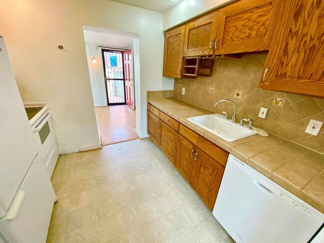 Building Photo - Charming 1BR with 1.5 Baths and Bonus Basement Room in the Heart of Ridgley’s Delight