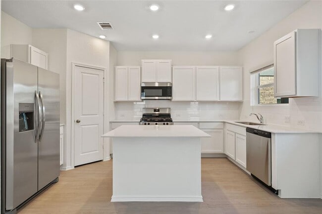 Building Photo - 1721 Roaming Oak Bnd
