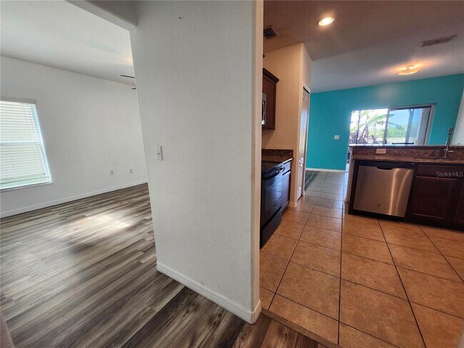 Building Photo - 949 Seminole Sky Dr