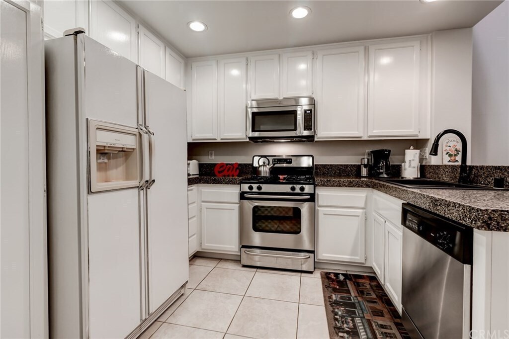 Building Photo - 13382 Savanna