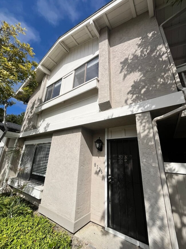 Primary Photo - For Rent: 3 Bed, 2.5 Bath Townhome in Univ...