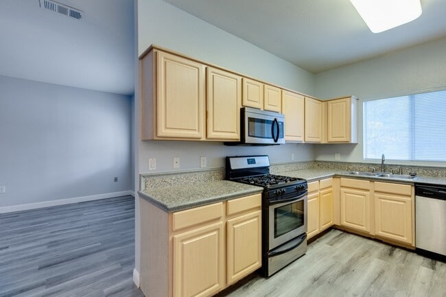 Building Photo - Spanish Palms a Guard Gated Community