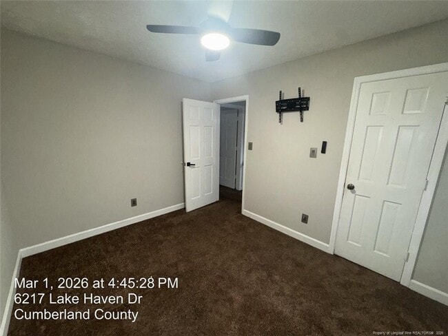 Building Photo - 6217 Lakehaven Dr