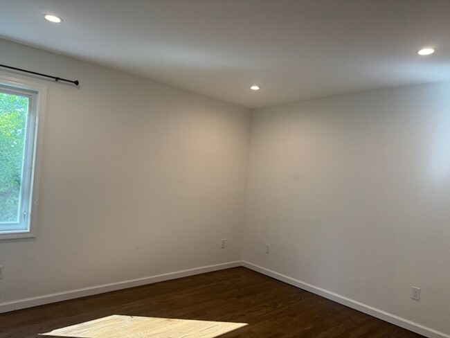 Building Photo - Los Altos, Very Nice  3 Bedroom 2.5 Bath H...