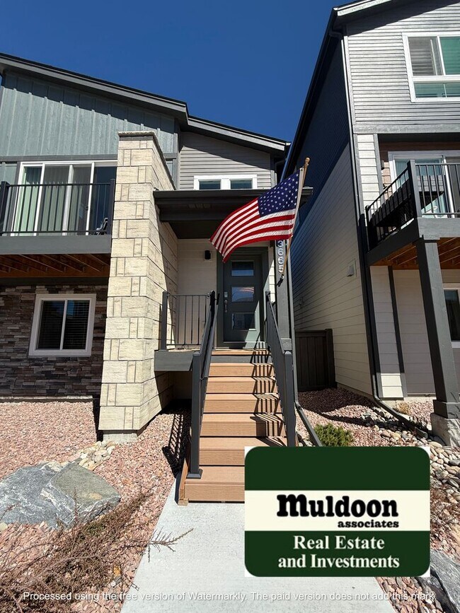 Building Photo - Low Maintenance Split Level Beauty 80922