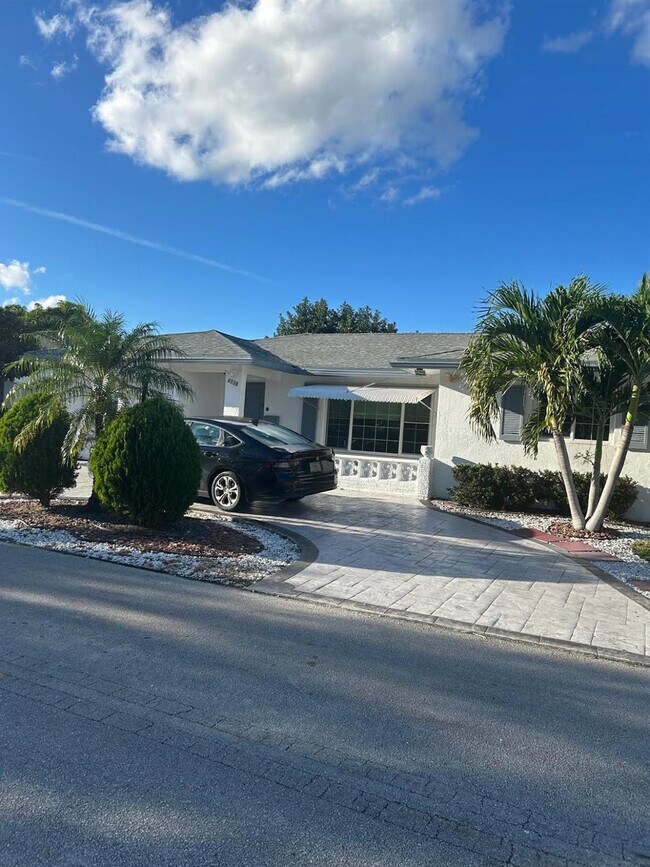 Building Photo - 7001 NW 76th Ct