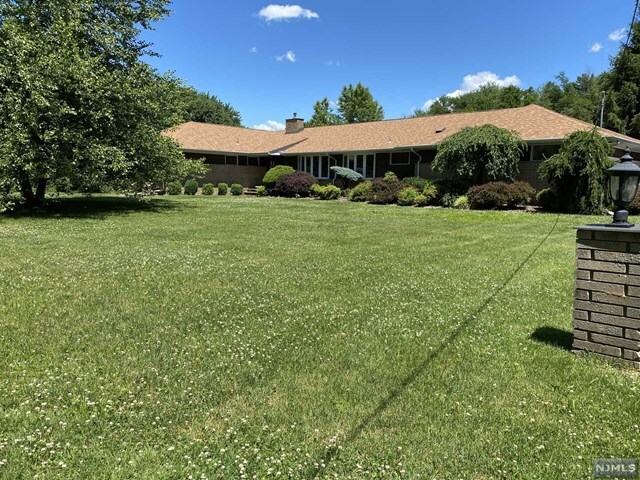 Building Photo - 255 Alpine Dr