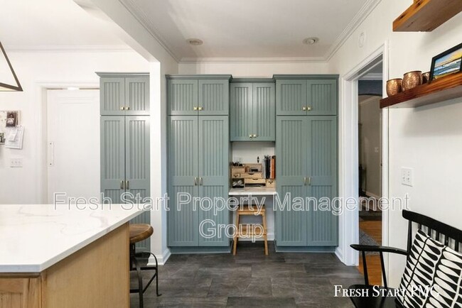 Building Photo - 28 Woodmer Ln