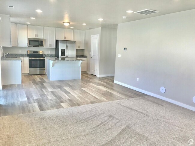 Building Photo - 455 S 390 W