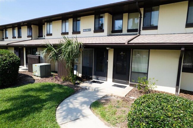 Building Photo - 44 Club House Dr
