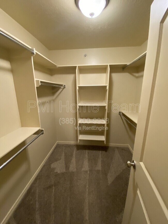 Building Photo - 2510 Charleston Ave