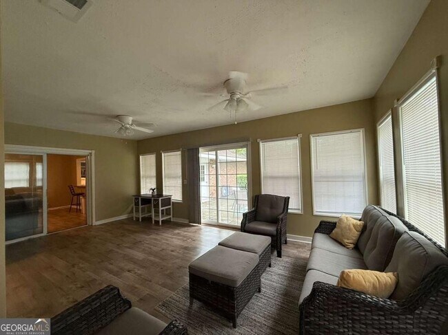 Building Photo - 619 Olmstead Dr