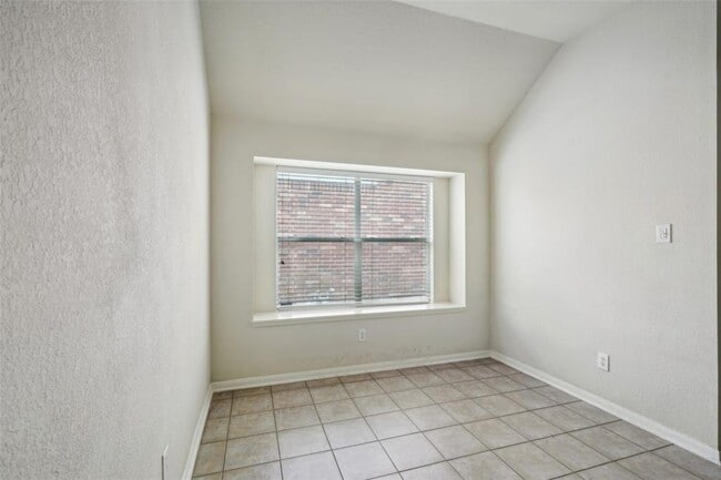 Building Photo - 16614 New Market Ln
