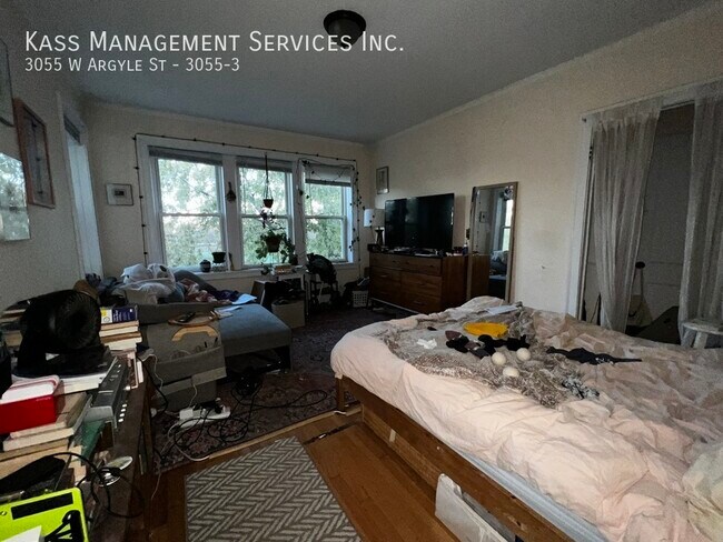 Building Photo - 3055 W Argyle St