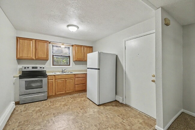 Building Photo - Cozy 2 bedroom Sanford Apartment Rental - $900/Month