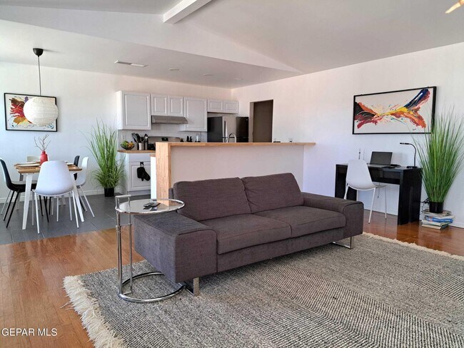 Building Photo - 817 Centennial Dr