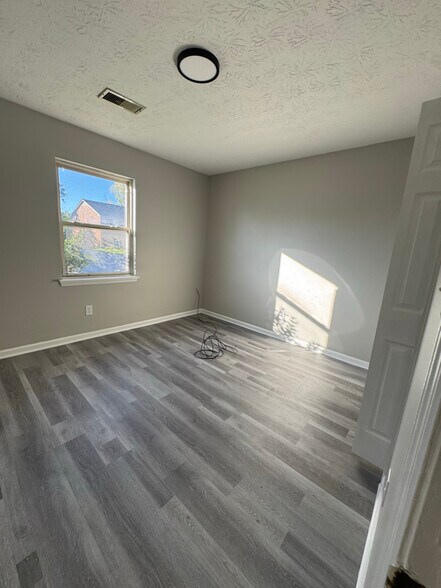 Building Photo - 3712 Hacker Ct