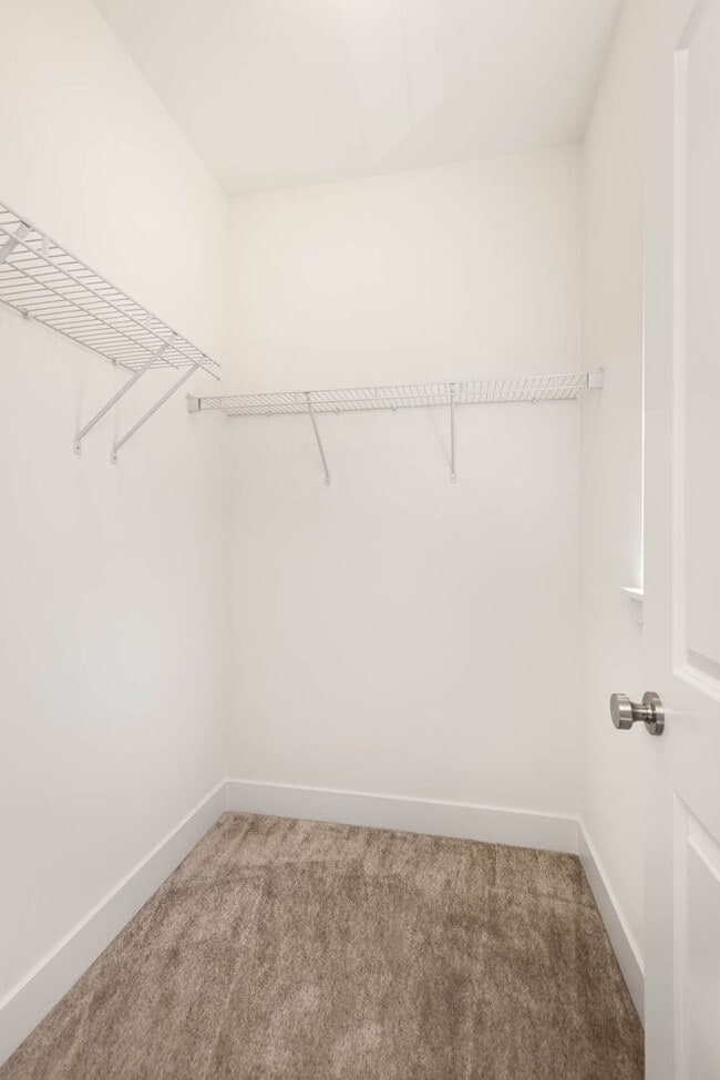 Building Photo - Newer Construction in Avenwood | 5BR Home Near Sammamish Commons