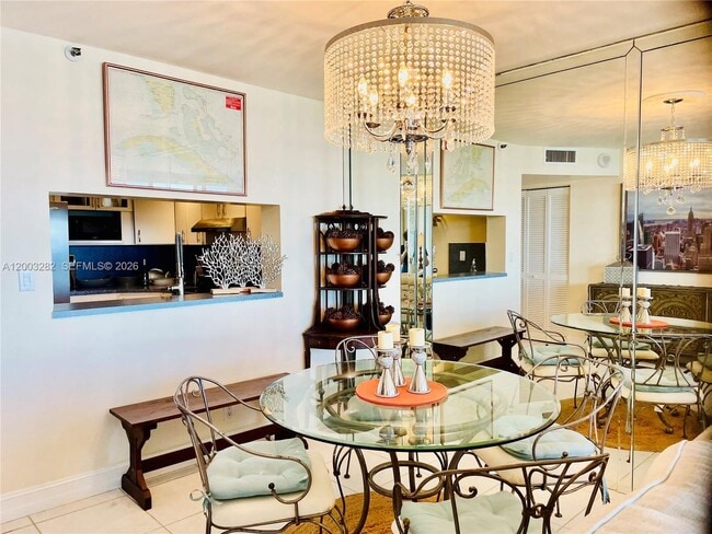 Building Photo - 2555 Collins Ave