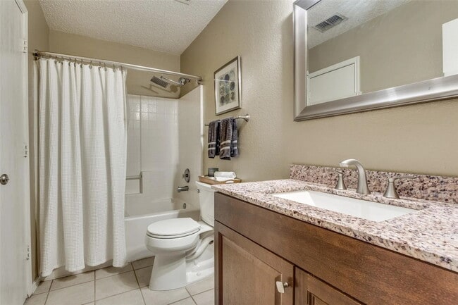 Building Photo - 4612 Wedgewood Dr