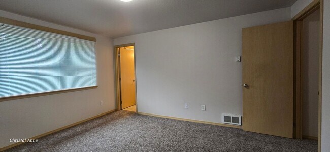 Building Photo - 3 Bedroom 2 bath in Lake Limerick