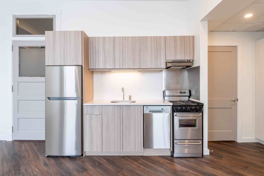 Kitchen features quartz countertops and energy star appliances, including a dishwasher - 818 12th St