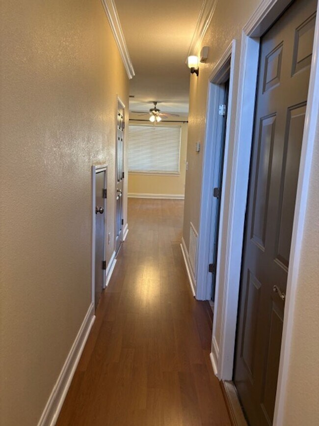 Building Photo - 532 Valparaiso Pkwy