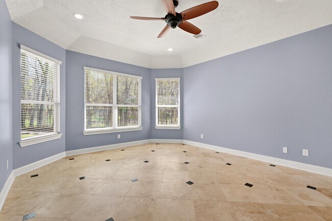 Building Photo - 2702 Pine tr