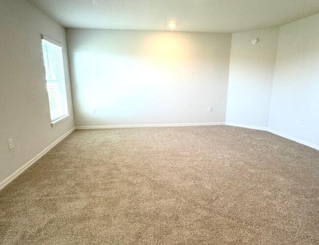 Building Photo - 4 Bedroom 2 Bathroom House for Rent in Ast...