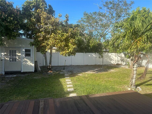 Building Photo - 2449 SW 7th St