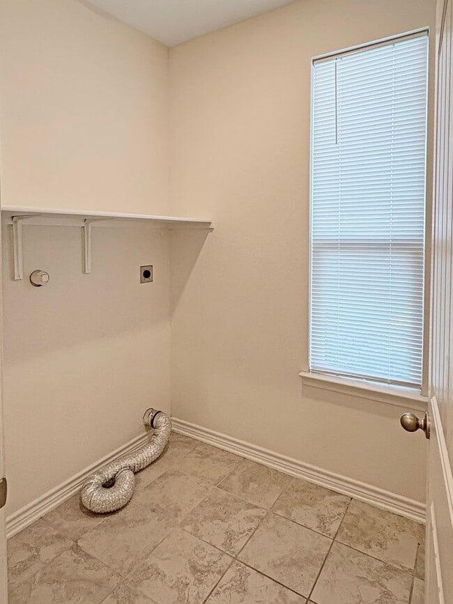 Building Photo - Contemporary Living in Seguin – Over 2,400 Sq Ft of Comfort