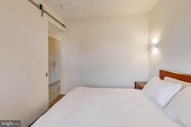 Building Photo - 1550 11th St NW