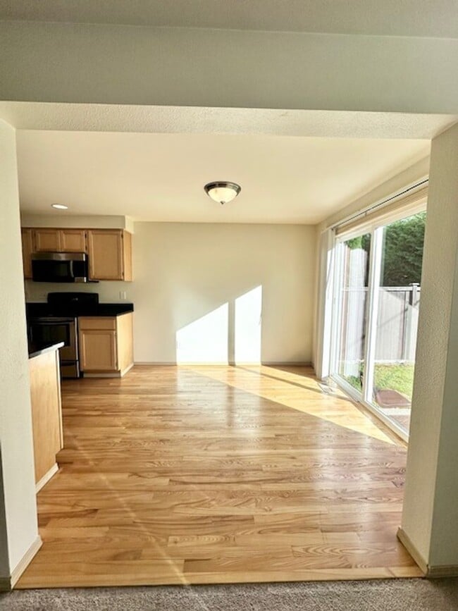 Building Photo - Roomy 4-Bedroom Home in Quiet Panther Lake Location