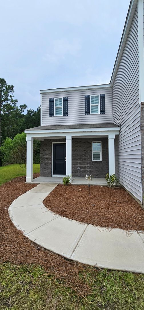 Building Photo - Luxury Meets Privacy in This 4-Bedroom Cul...