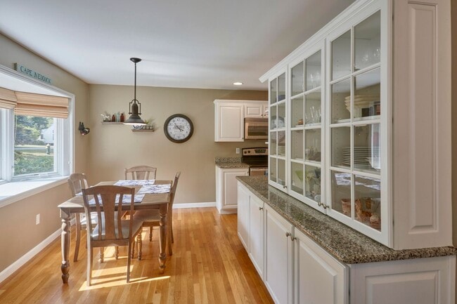 Building Photo - 9 Riverview Dr