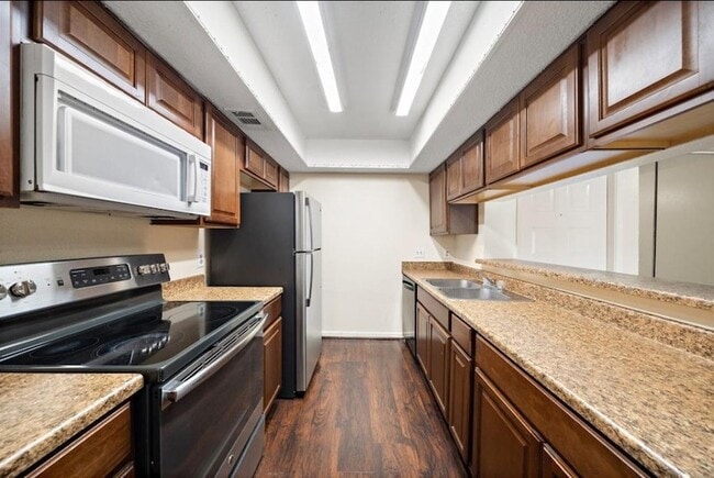 Building Photo - 2818 S Bartell Dr