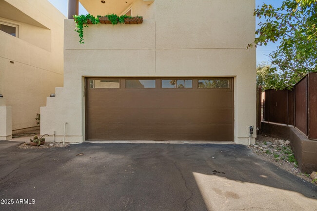 Building Photo - 21 W Pasadena Ave