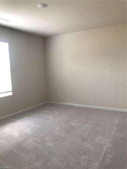 Building Photo - 6022 Wren Dr