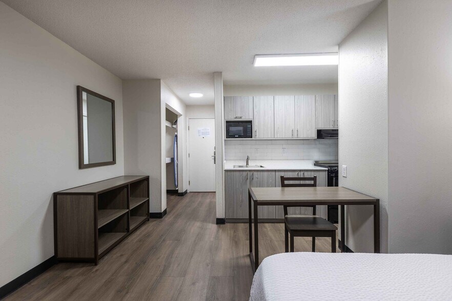 Building Photo - Furnished Studio-Columbia - West - Stoneri...