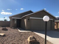 Building Photo - 2374 South Dr