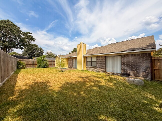 Building Photo - 530 Belwin Dr